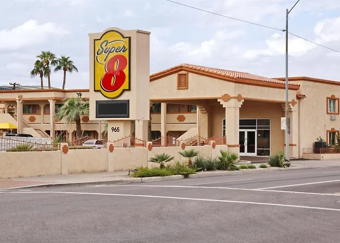 Hotel Super 8 By Wyndham Downtown