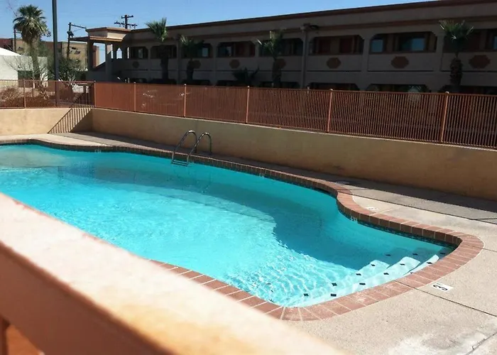 Super 8 By Wyndham Downtown 3*