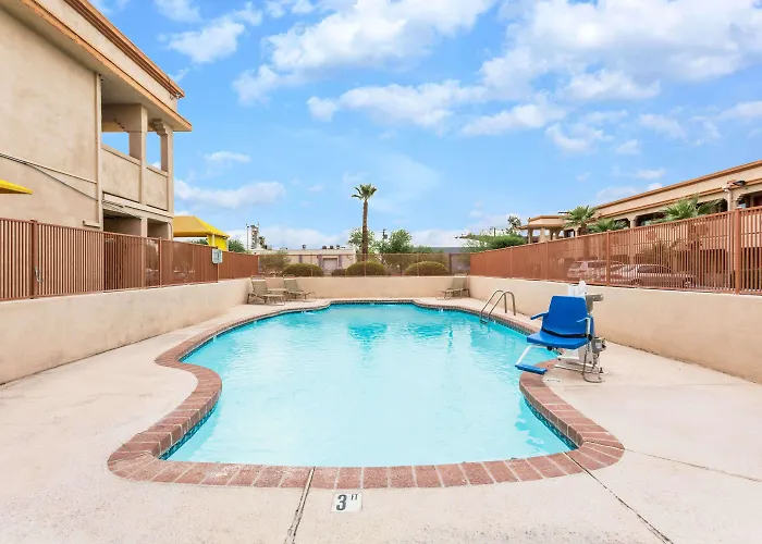Super 8 By Wyndham Downtown Phoenix