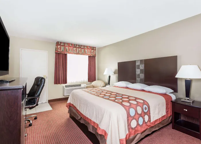 Hotel Super 8 By Wyndham Downtown 3*