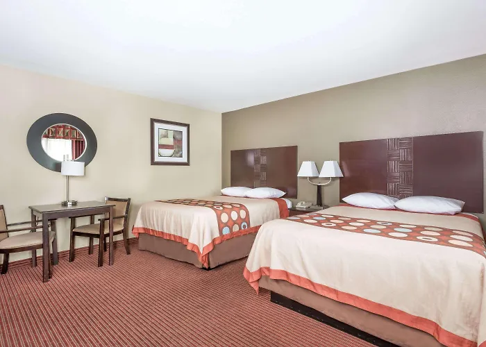 Super 8 By Wyndham Downtown