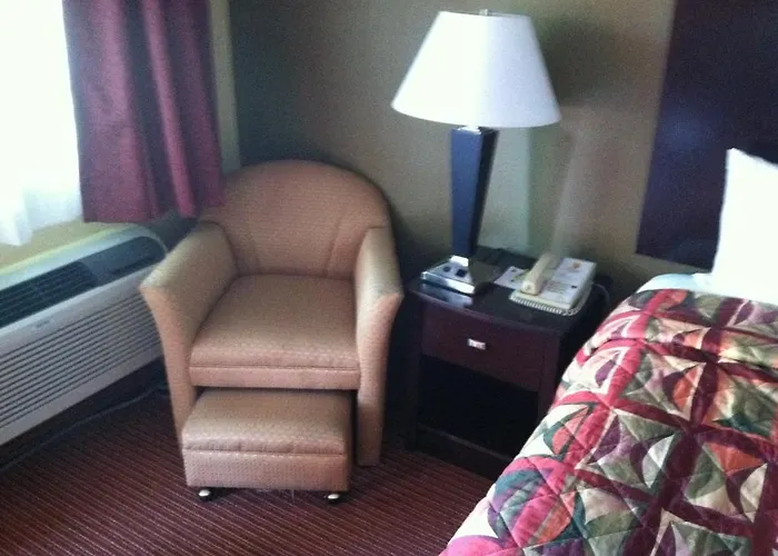 Hotel Super 8 By Wyndham Downtown