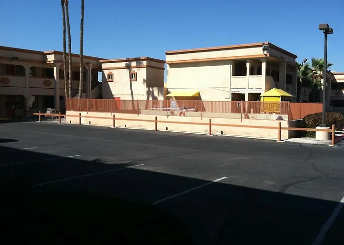 Super 8 By Wyndham Downtown 3*